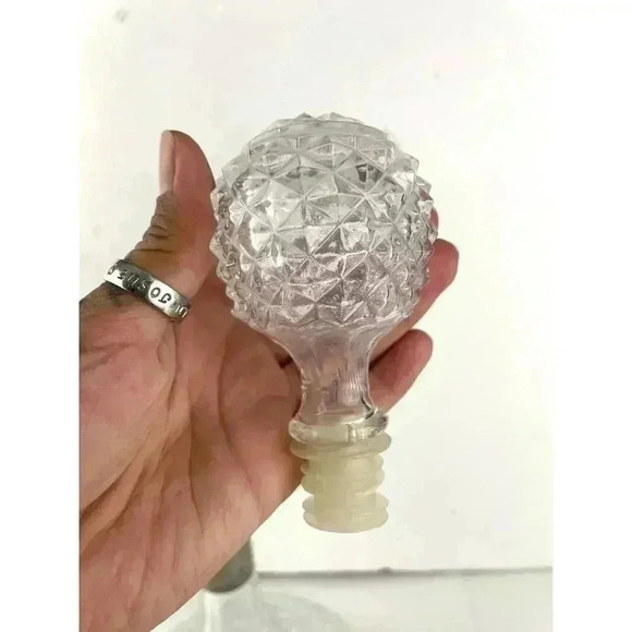 VTG Diamond Cut Glass Whiskey Decanter Silver Plate Collar & Stopper Barware - Picture 4 of 16